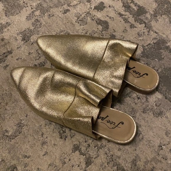 Free People Gold Sienna Ruffle Leather Flats size 39 (US 8). - Picture 5 of 6